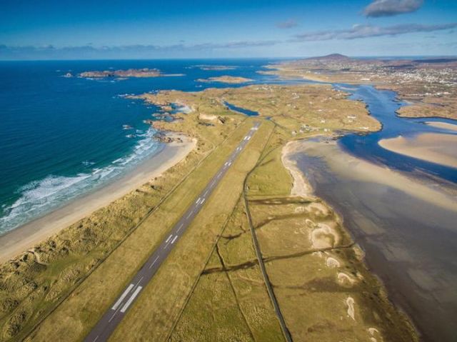 Експерти назвали наймальовничіші аеропорти світу - фото 162515