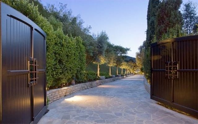 ЗМІ показали новий особняк Кеті Перрі за 19 мільйонів доларів - фото 160641