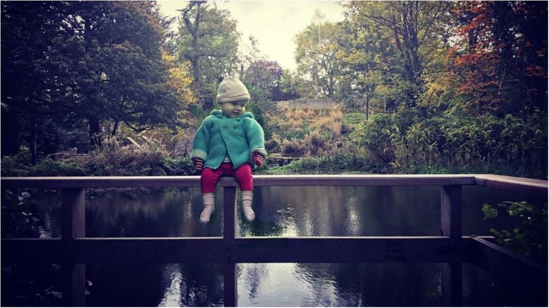 Молодий татусь шокував мережу екстремальними фото своєї доньки