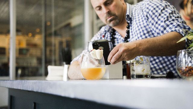 Бармен "друкує" унікальні коктейлі на 3D-принтері - фото 156294