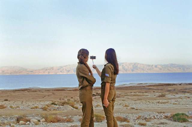 Як виглядає життя дівчат ізраїльської армії: ефектні фото - фото 158105