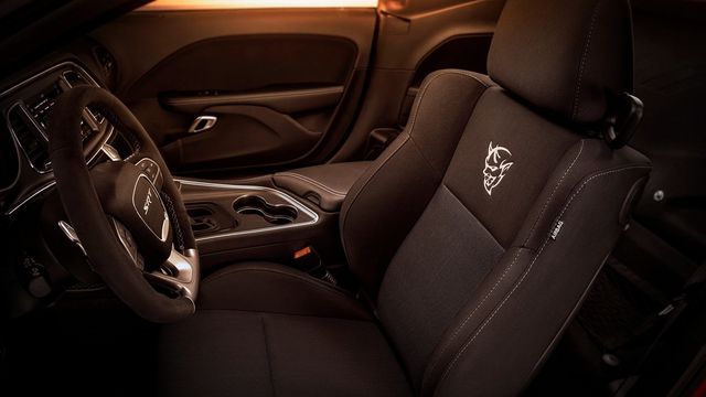 Dodge показала 850-сильний суперкар Demon. І він повністю відповідає своїй назві - фото 159460