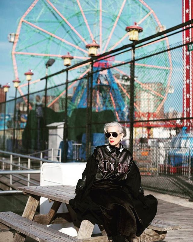 Як виглядає найстильніша бабуся США: ефектні фото - фото 156154