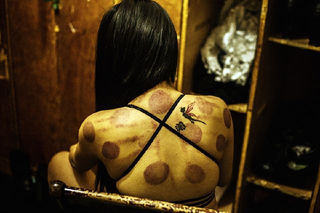 За лаштунками нічних клубів Китаю: вражаючі фото - фото 158897