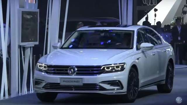 Volkswagen представив шикарний гібридний седан - фото 161537