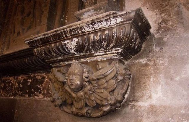 Один із найбільш містичних замків Європи: ефектні фото - фото 156621