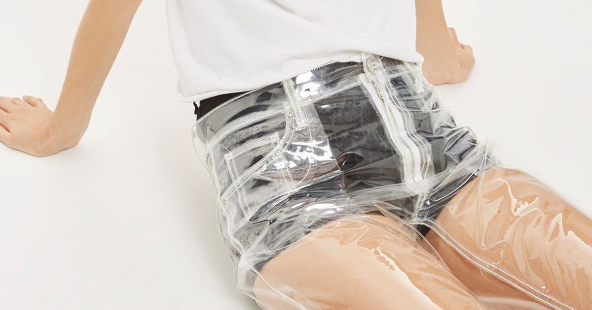 Страждайте модно: відомий бренд продає пластикові джинси