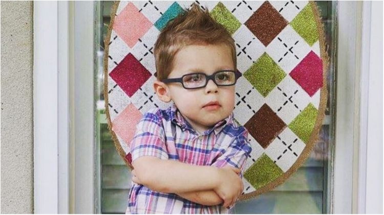 Дворічний малюк виконує трюки, від яких ви будете в шоці