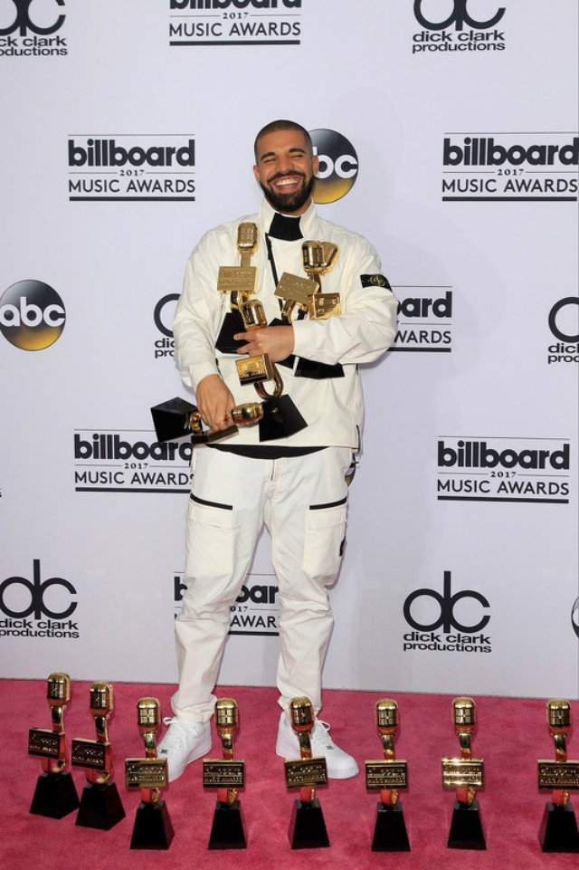 Хто став тріумфатором цьогорічного Billboard Music Awards? - фото 168435
