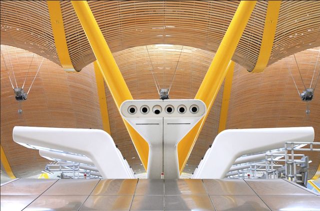 Незвичайні аеропорти світу: вражаючі фото - фото 165898