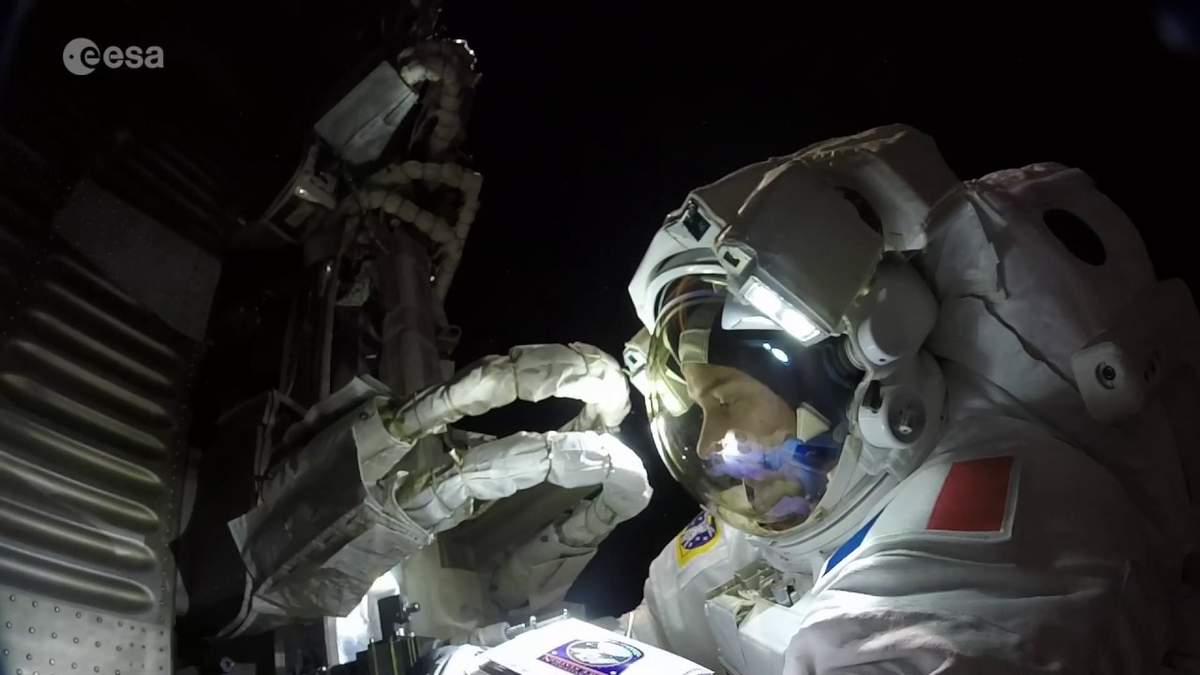 Як виглядає космічна прогулянка астронавта: ефектне відео - фото 1