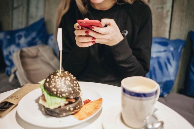 Чи залежні ви від смартфона? - фото 167359