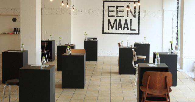 Як виглядає ресторан для тих, хто любить їсти на самоті - фото 164085