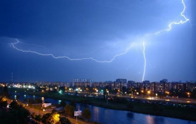 На Україну насуваються травневі грози: де дощитиме в неділю