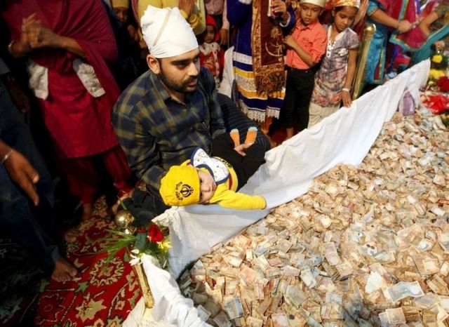 Як виглядають звичайні будні Індії: вражаючі фото - фото 164355