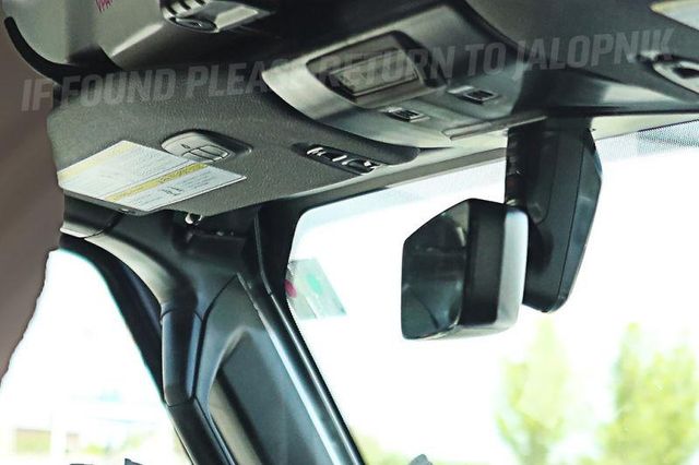 Розсекречено інтер'єр нового Jeep Wrangler 2018 - фото 166117