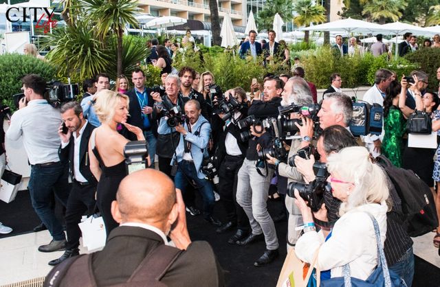 Памела Андерсон здивувала відвертим образом у Монако: фотофакт - фото 170185