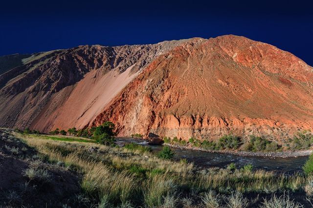 Фотограф показав дивовижні знімки "веселкової" долини - фото 169915
