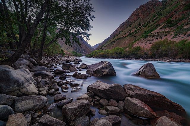 Фотограф показав дивовижні знімки "веселкової" долини - фото 169916