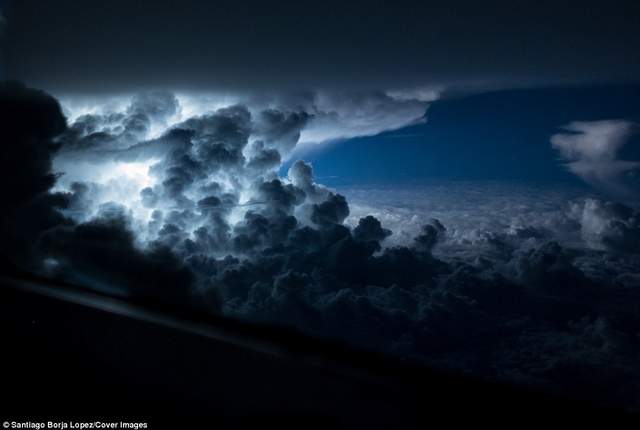 Пілот показав вражаючі фото апокаліптичного неба - фото 166000