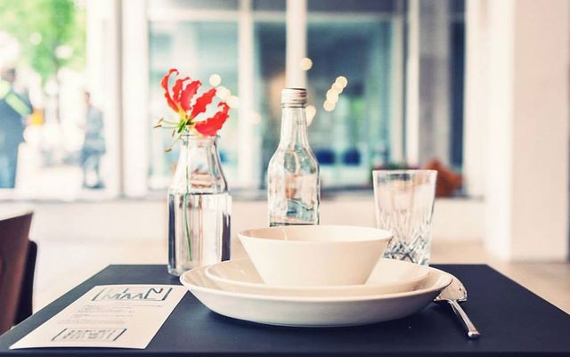 Як виглядає ресторан для тих, хто любить їсти на самоті - фото 164077