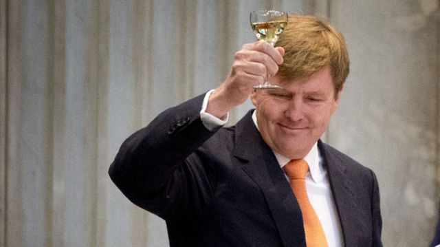 Король Нідерландів виявився таємним пілотом: опубліковані фото - фото 167469