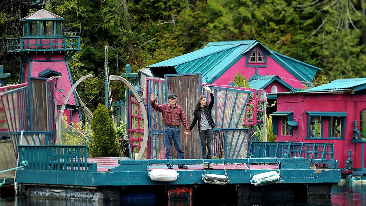 Канадське подружжя 25 років мешкає на воді: ефектні фото - фото 1