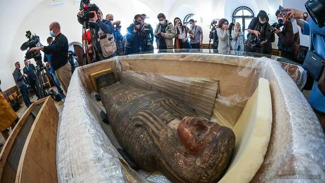 З'явилися перші фото сенсаційних мумій, яких виявили у Києві - фото 164389