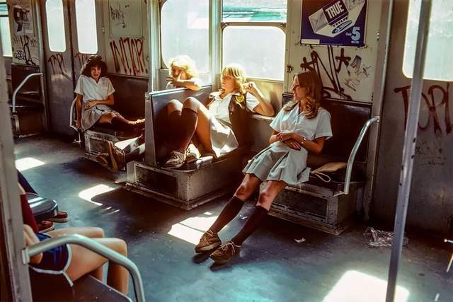 Як виглядало метро Нью-Йорка в 80-х роках: яскраві фото - фото 165672