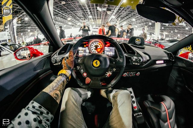 Румунський фотограф креативно показує інтер'єри авто - фото 167754