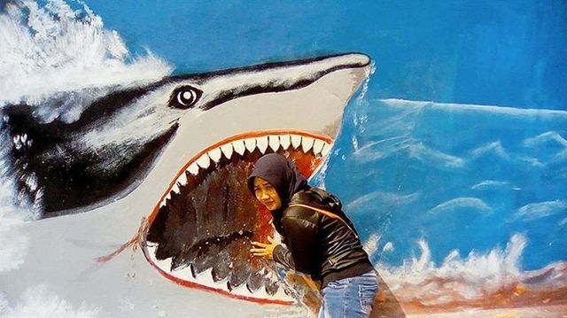 Як виглядає "веселкове" село в Індонезії: яскраві фото - фото 166615