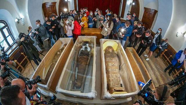 З'явилися перші фото сенсаційних мумій, яких виявили у Києві - фото 164390