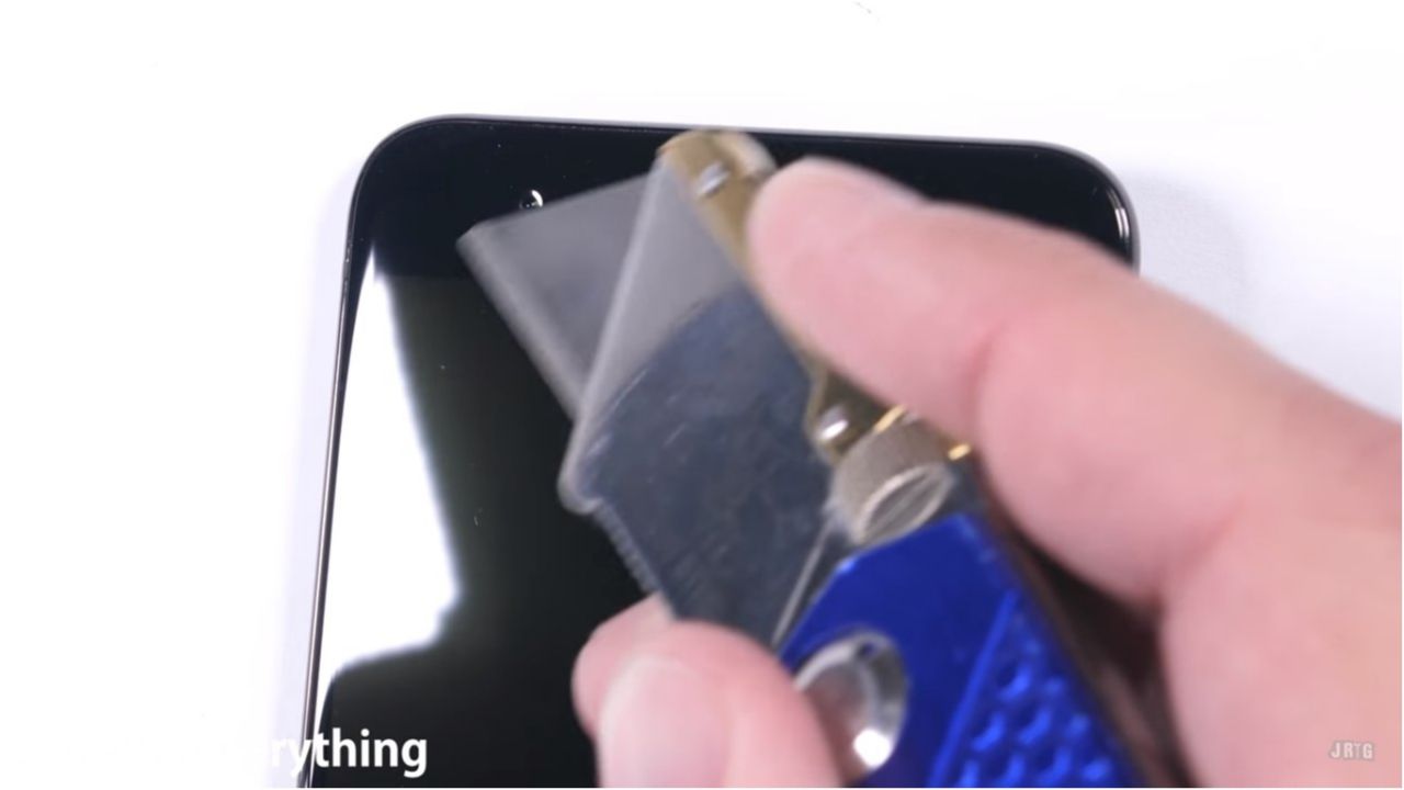 Блогер влаштував скажений краш-тест флагману Xiaomi