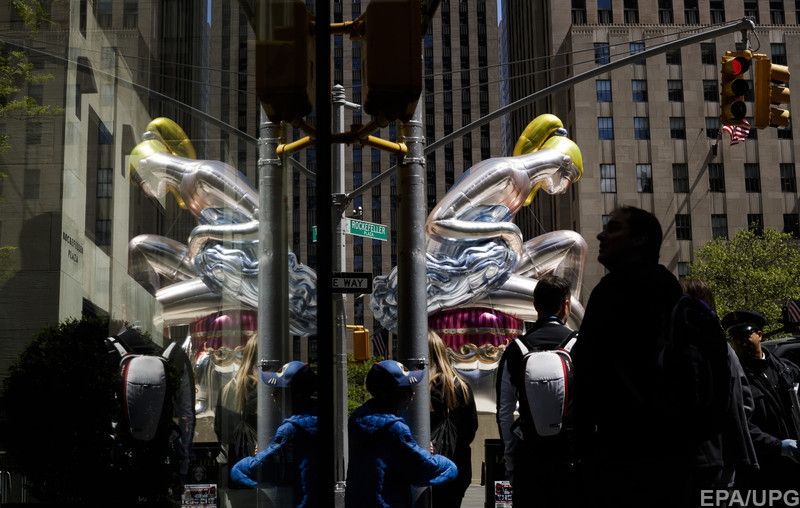 У Нью-Йорку найдорожчий художник сучасності встановив оригінальну скульптуру