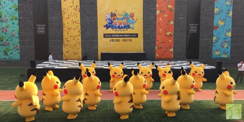 Відео дня: кумедні Пікачу танцюють, але потім щось йде не так