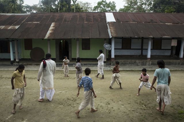 Як живуть юні монахи в Індії: дивовижні фото - фото 167851