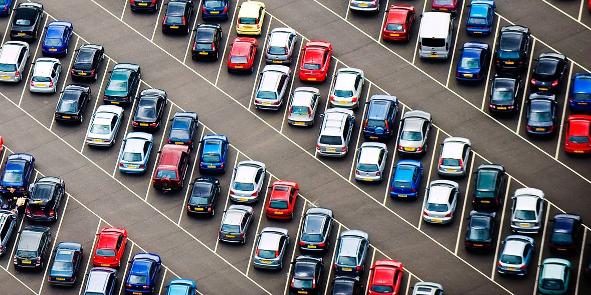 В аеропорті Парижа автомобілі паркують роботи