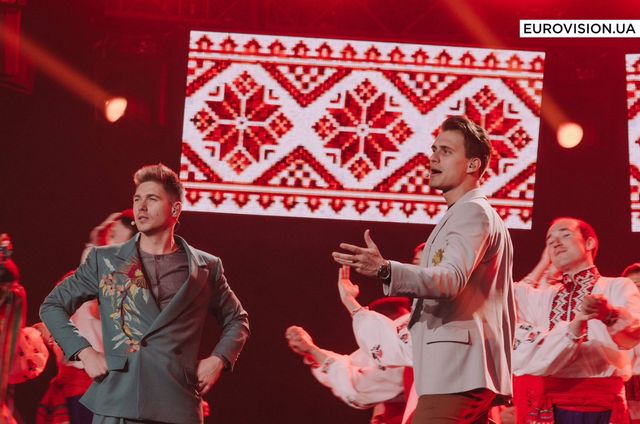 Євробачення-2017: неймовірний номер українських ведучих вас вразить - фото 165945