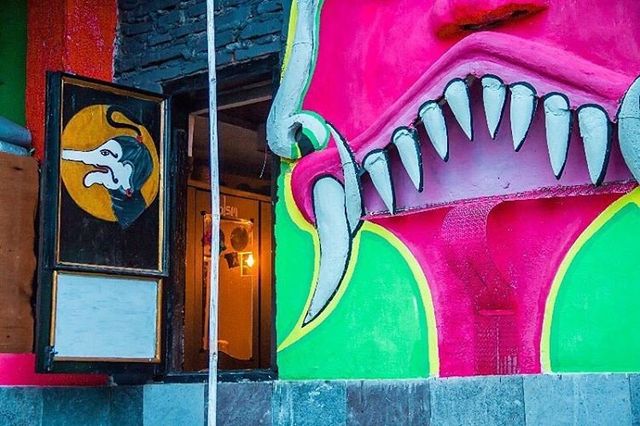 Як виглядає "веселкове" село в Індонезії: яскраві фото - фото 166619