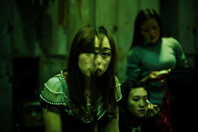 Український фотограф показав таємне життя нічних клубів Китаю: вражаючі фото - фото 168692