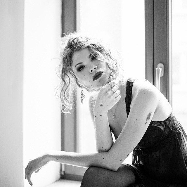 Ця неймовірна дівчина стала зіркою Instagram: ефектні фото - фото 168347