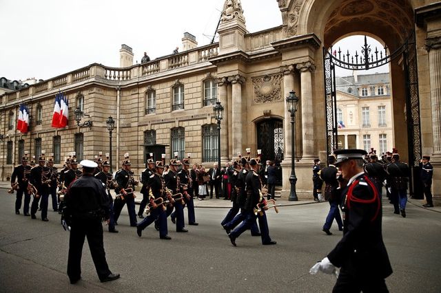 Як пройшла церемонія інавгурації президента Франції: яскраві фото - фото 166491