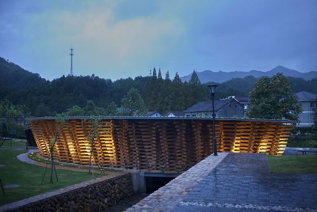 Як виглядає неймовірне село з бамбука у Китаї: ефектні фото - фото 169544