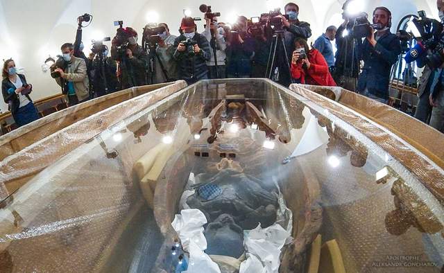 З'явилися перші фото сенсаційних мумій, яких виявили у Києві - фото 164394