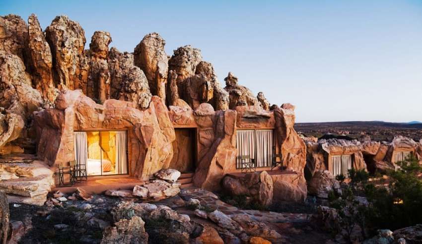 Як виглядає печерний готель у Південній Африці: ефектні фото - фото 1