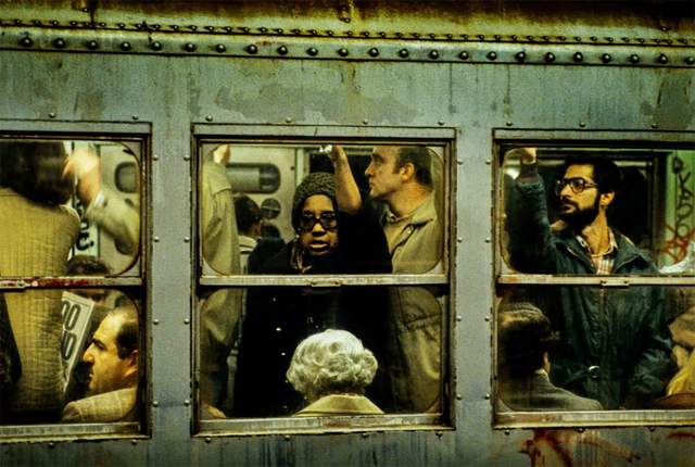 Як виглядало метро Нью-Йорка в 80-х роках: яскраві фото - фото 165671