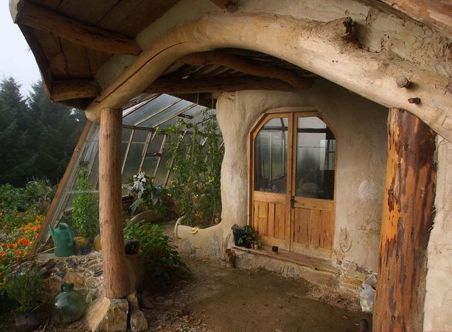 Як виглядає "місто хоббітів": яскраві фото - фото 170052