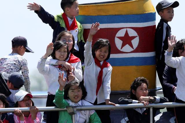 Як живуть діти в Північній Кореї: шокуючі фото - фото 167995