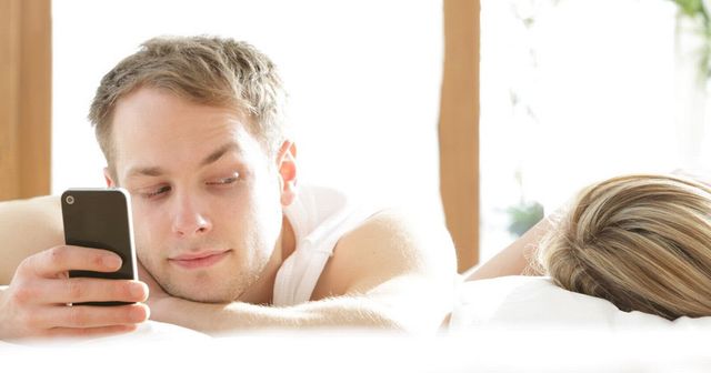 Чи залежні ви від смартфона? - фото 167360