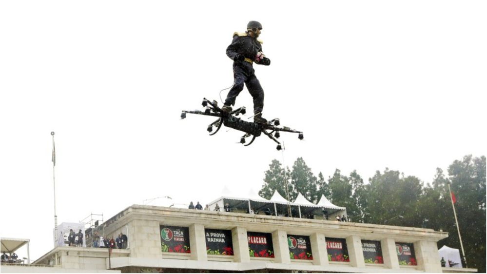 У Португалії перед початком матчу м'яч судді доставили дроном: кумедне відео